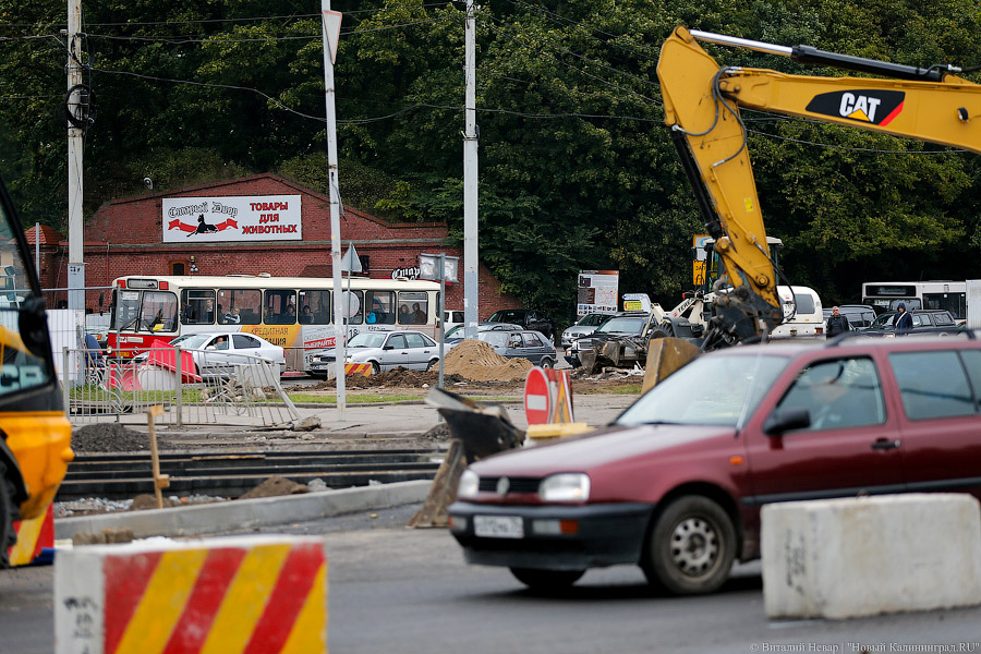 Пробки по центру: новая схема движения вызвала заторы на площади Василевского