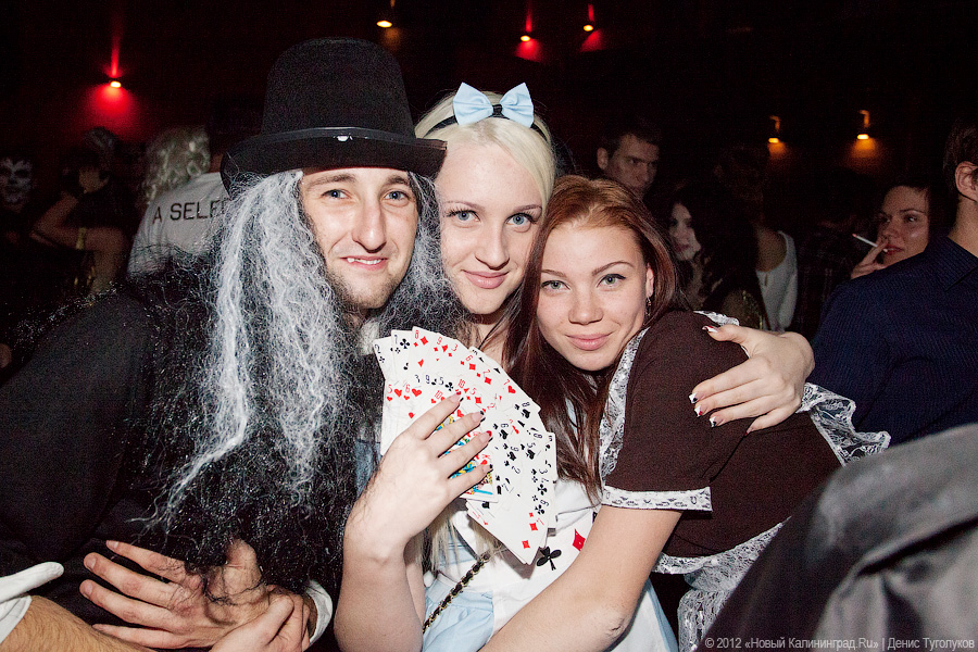 «Живее всех святых»: фоторепортаж с Хэллоуина на «Вагонке»