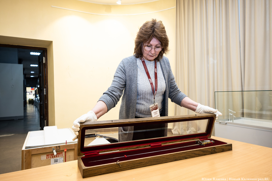 В Калининград привезли портрет и шпагу императрицы Елизаветы (фото)
