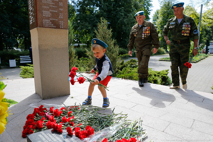 За ВДВ: в Калининграде почтили память погибших десантников