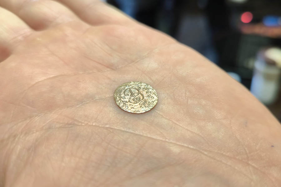 Археологи нашли у Фридрихсбургской крепости монету с вензелем Елизаветы (фото)
