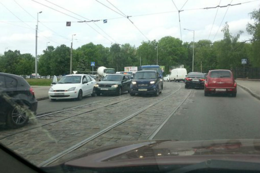 На Киевской столкнулись «Опель» и «Форд», движение затруднено (фото)