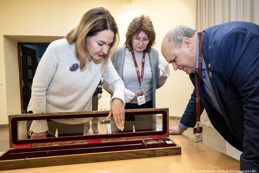 В Калининград привезли портрет и шпагу императрицы Елизаветы (фото)