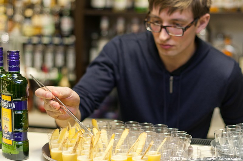 Сухая теория и жидкая практика: мастер-класс бренд-амбассадора ликёра Becherovka
