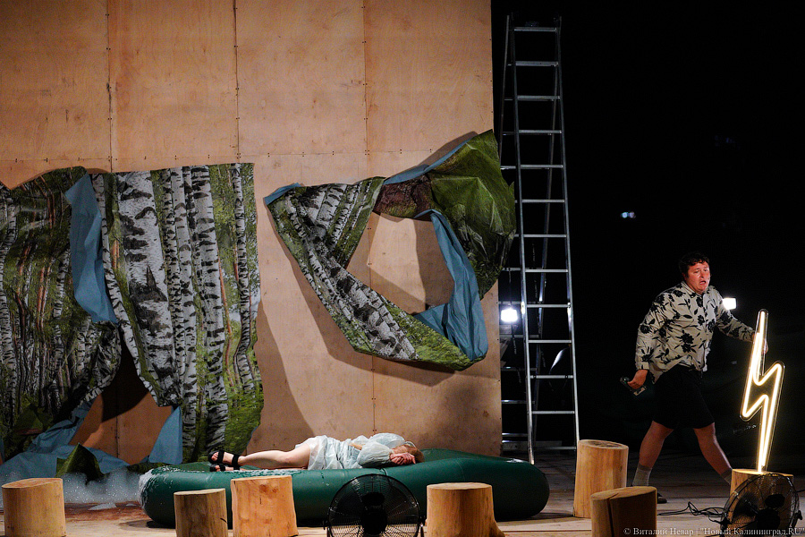 Сентябрьская «Гроза»: калининградский Драмтеатр сыграл спектакль на Верхнем озере