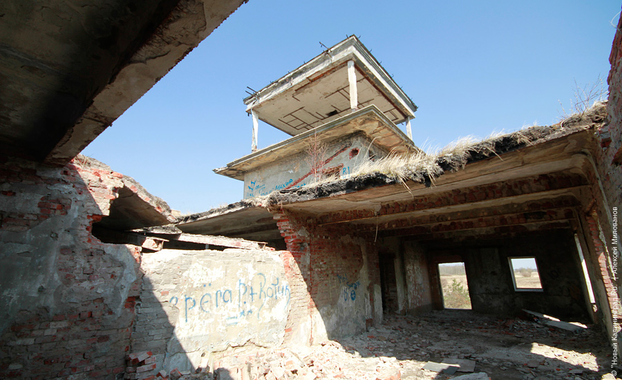 "Пустые дома: аэродром под Южным": фотопроект "Нового Калининграда.Ru"