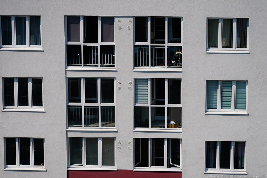 На улице Инженерной женщина разбилась, выпав из окна на 6-м этаже