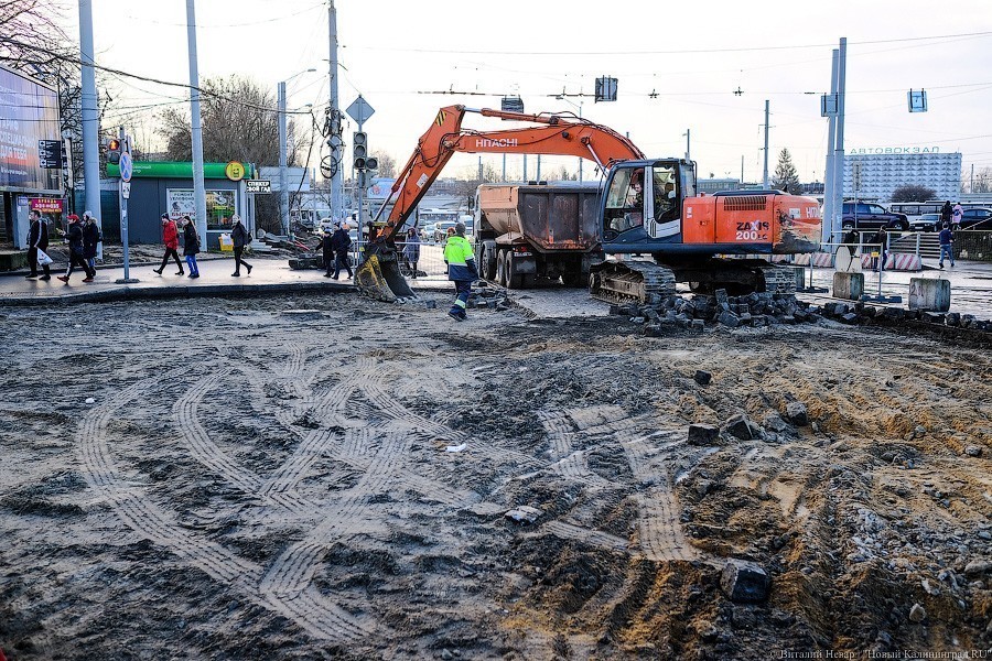Асфальт вместо брусчатки: ремонт на перекрестке Киевской и пр-та Калинина (фото)
