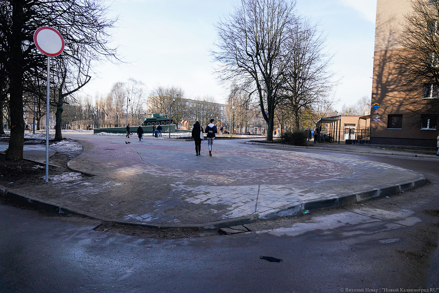Как выглядит обновленная пешеходная зона на улице Рокоссовского без снега (фото)