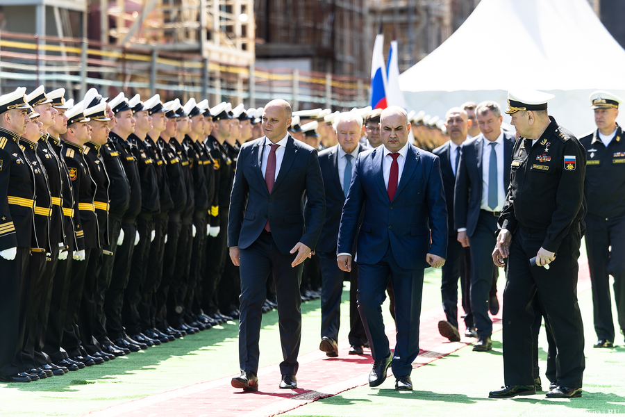 Флагман ВМФ России: в Калининграде спустили на воду большой десантный корабль (фото)