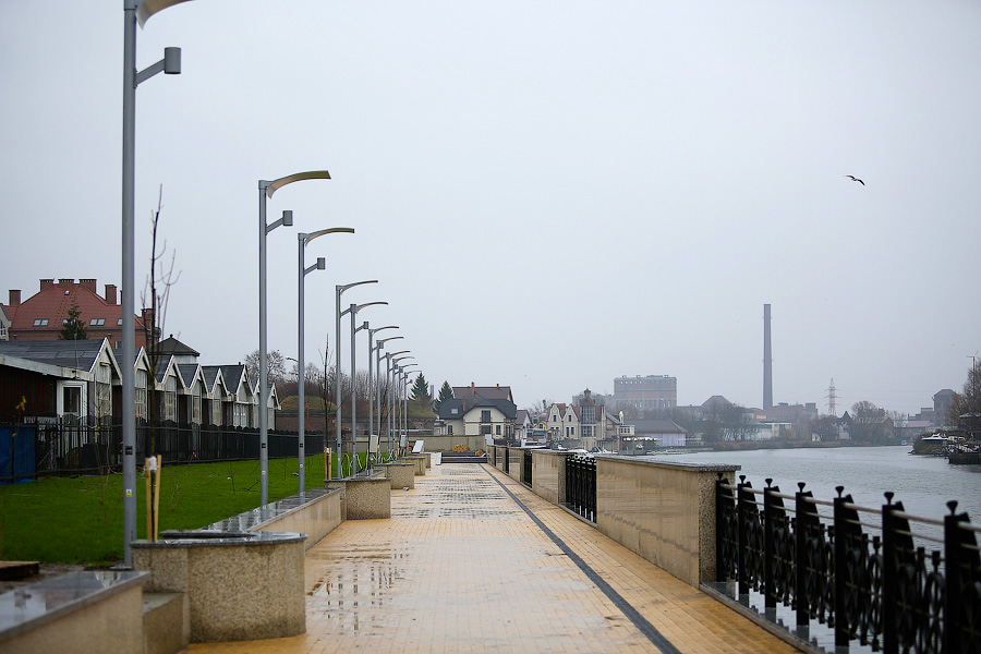 В грязь: Цуканов и Ярошук проверили Памятник балтийцам и набережную Трибуца