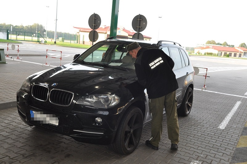 Немец пытался ввезти в Калининградскую область угнанный в Румынии BMW X5