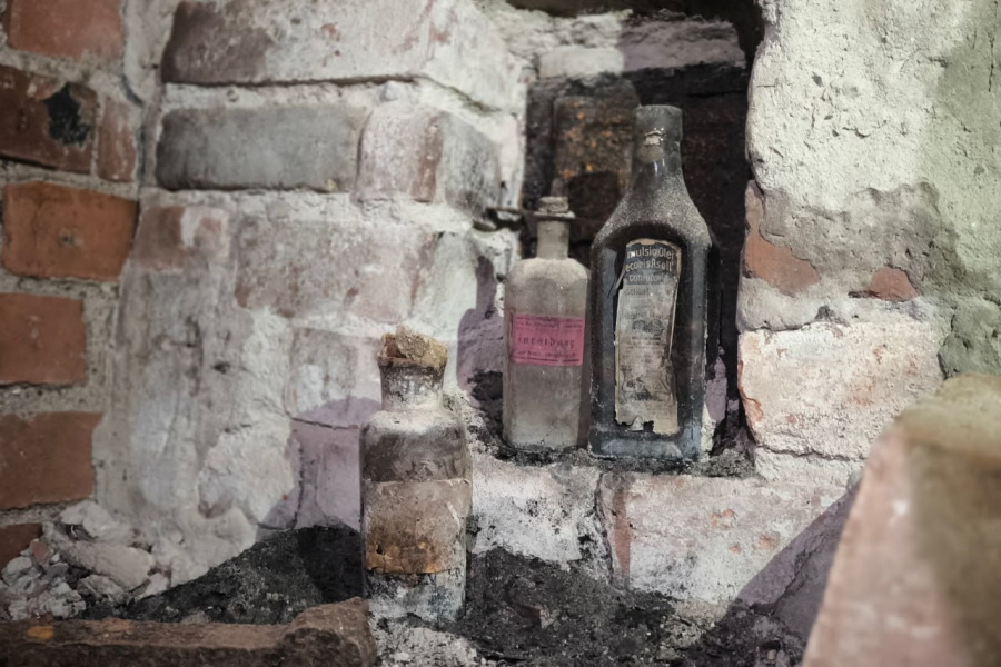 В бастионе Литва нашли довоенный «аптечный клад» (фото)