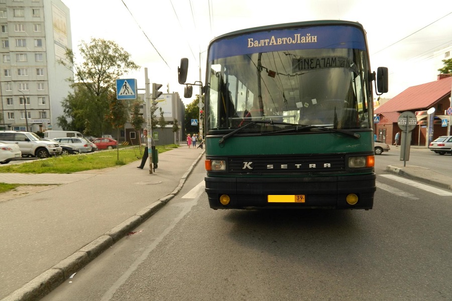 В Калининграде рейсовый автобус сбил 73-летнего пешехода на переходе (фото, видео)