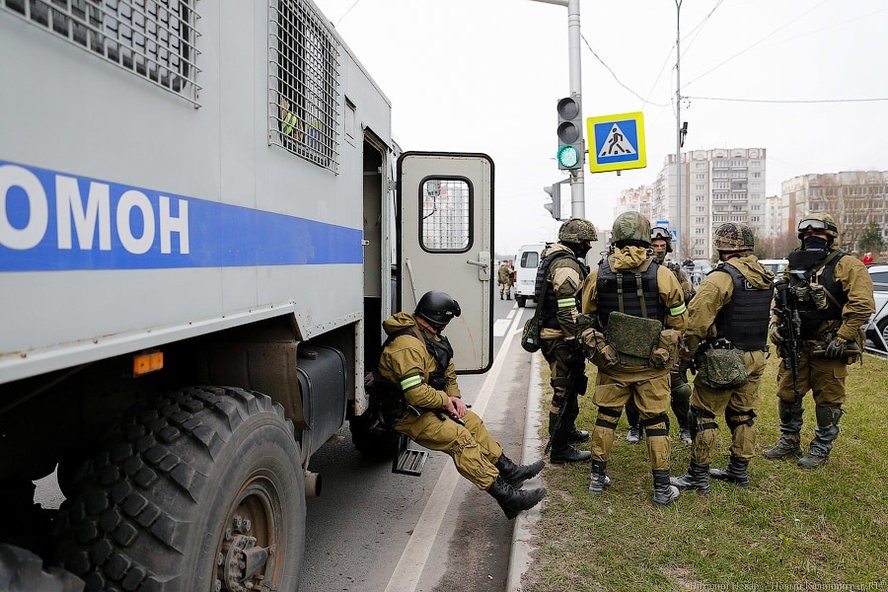 Пытавшихся взорвать банкомат на Дзержинского мужчин задержали в Барнауле