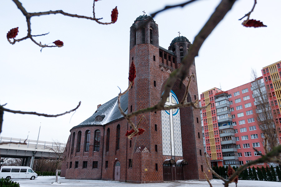 Автомастерская, фабрика, церковь: как строили и восстанавливали Кирху Креста на Острове