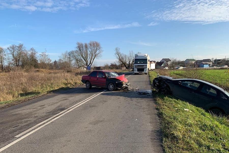 Под Гурьевском в лобовую столкнулись «Тойота» и «Форд», есть пострадавший (фото)