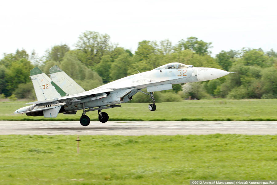 «Учёба в небе»: фоторепортаж с тренировочных полётов Су-27