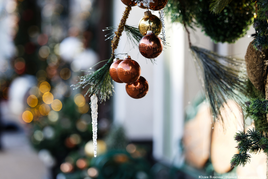 В царстве огненной лошади: как украсили Зеленоградск к Новому году (фото)