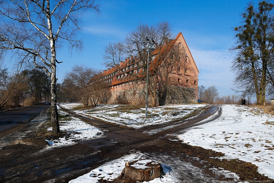 «Залезли подростки»: власти рассказали о пожаре в замке «Прейсиш-Эйлау»