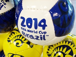 Hyundai: футбольные подарки FIFA World Cup и акция на Solaris