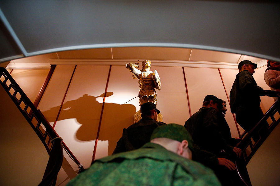 За кремлевскими стенами: 10 калининградцев отправились в Президентский полк