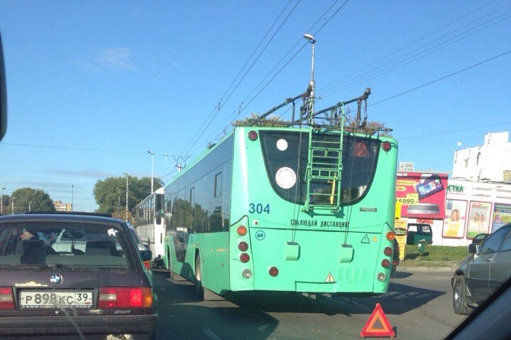 На Московском проспекте столкнулись автобус и троллейбус (фото)