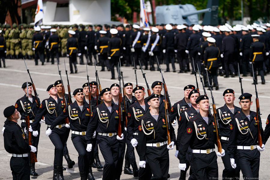 Пушки и «мини-Петр»: в Балтийске прошёл парад в честь Дня Балтфлота (фото)