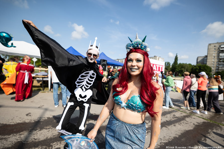 Царевны и богатыри на сапах: как в Калининграде прошёл костюмированный заплыв (фото)