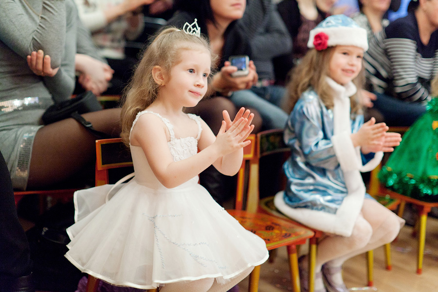 “Обычная сказка”: фоторепортаж с новогоднего утренника в детском саду