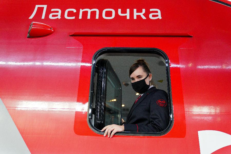 30 марта: первая женщина-помощник машиниста на КЖД приступила к работе на «Ласточке»