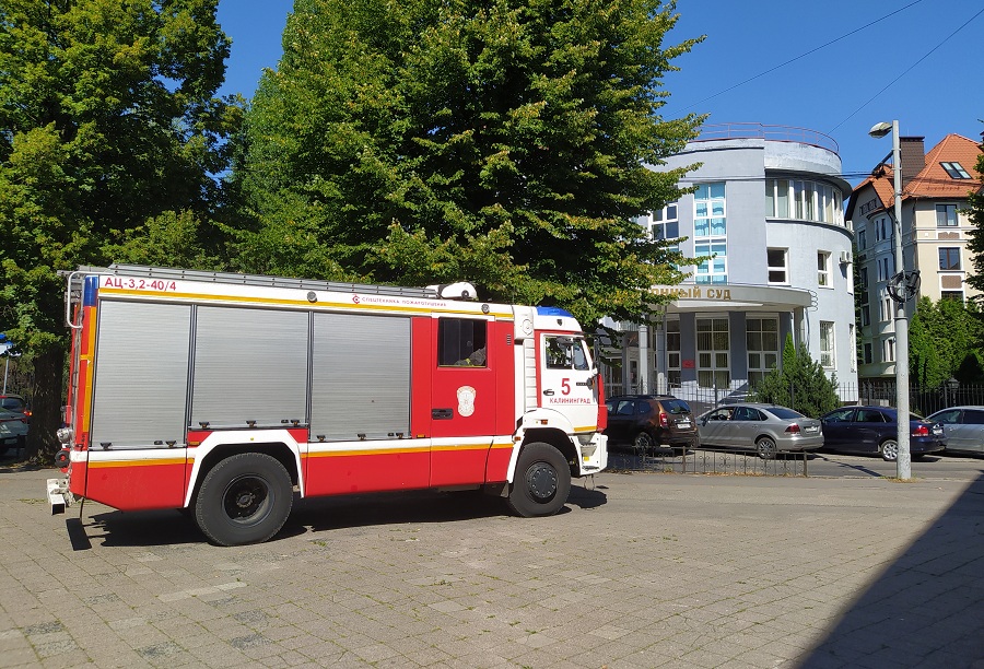 В Калининграде закрыли Центральный районный суд. Туда приехали саперы 
