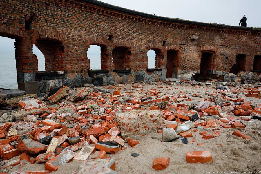 Тетраподы на куски: последствия шторма в Балтийске (фото)