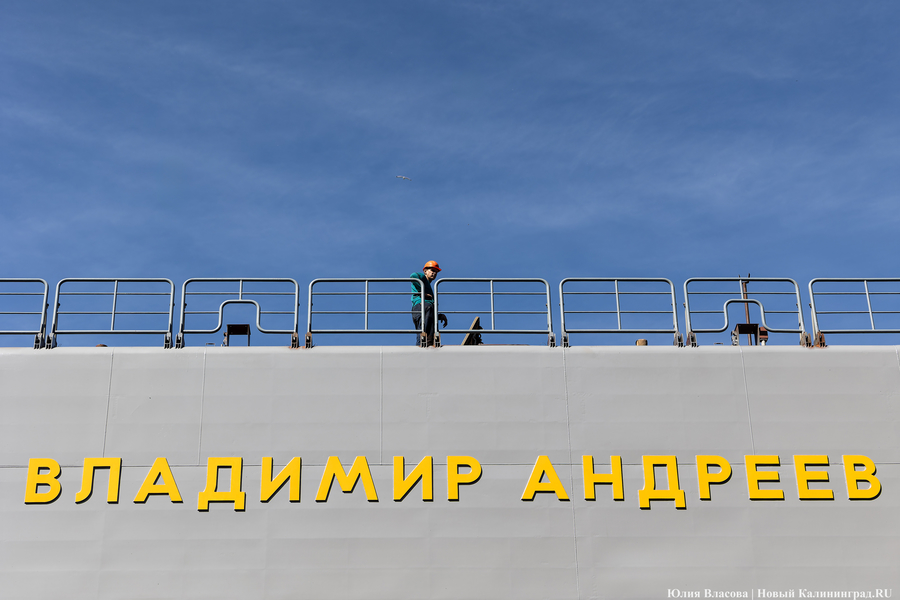 Флагман ВМФ России: в Калининграде спустили на воду большой десантный корабль (фото)