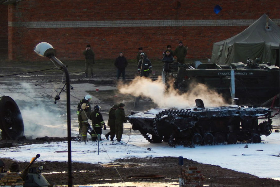 Администрация Гусева: в сгоревшем БМП на окраине города взорвалось около 500 боеприпасов (фото)