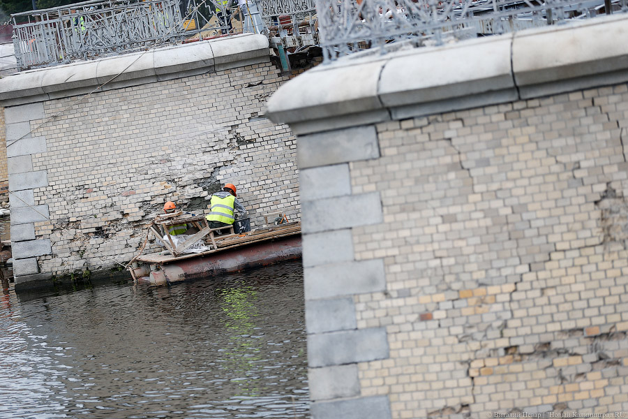 Подарок мэру: как строители успевают ремонтировать Деревянный и Высокий мосты