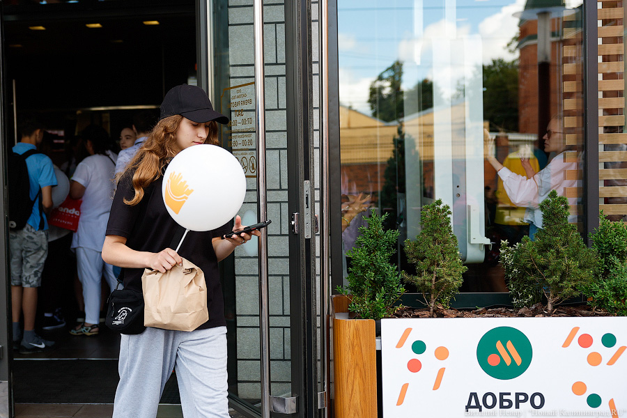 Очередь за жирами и углеводами: в Калининграде открылась замена «Макдоналдсу»