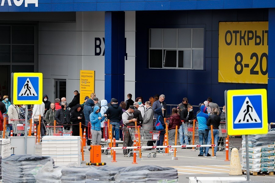Вход в масках и перчатках: в регионе заработали непродовольственные магазины (фото)