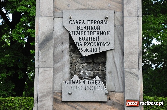 Польские СМИ: жители польских городов выступают против советских памятников (фото)
