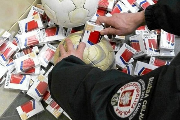 В надгробии и между вафлями: тайники сигаретных контрабандистов Польши (+фото)