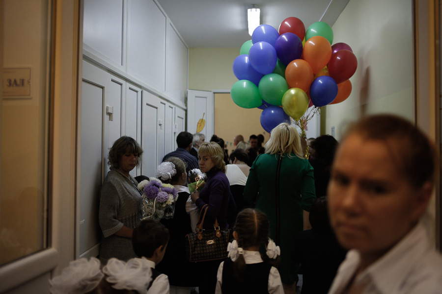 Как и все другие дети: Вика Петрова спустя 4 года после комы пошла в 1-й класс