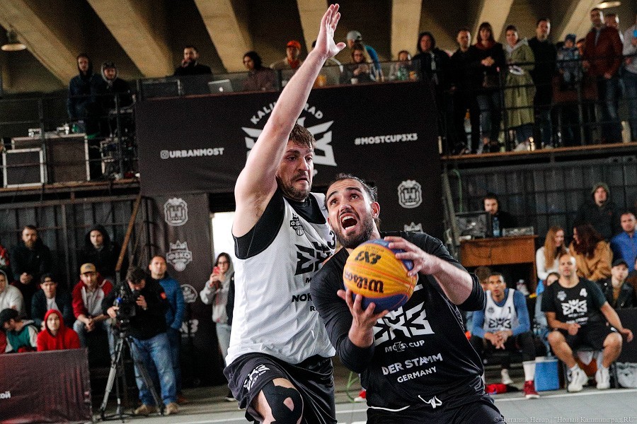 Слэмданк под мостом: в Калининграде прошел статусный турнир по стритболу (фото)