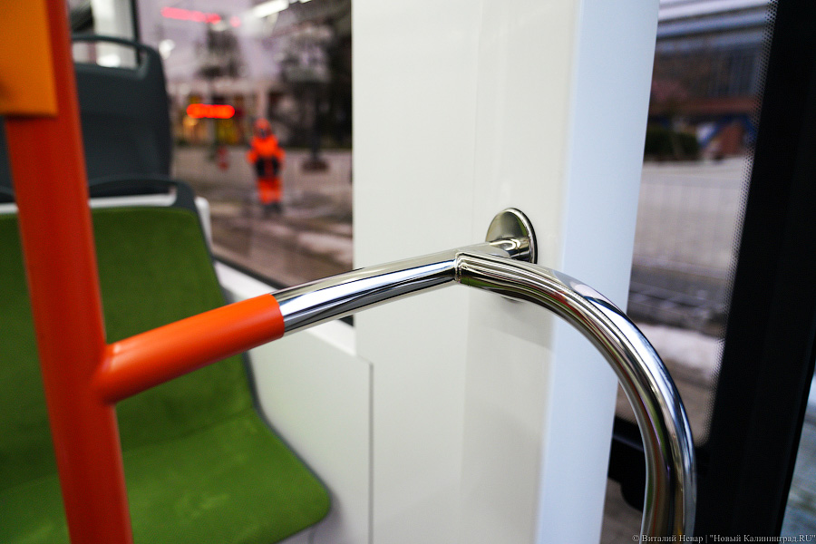 Летучий голландец: в Калининград привезли новый трамвай (фото)