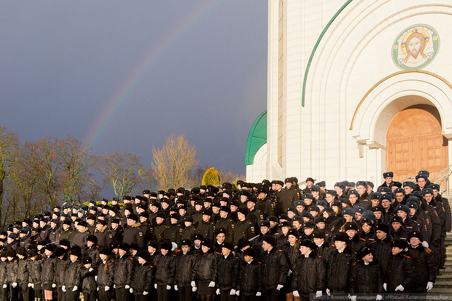 Под радугой с гимном: как в Калининграде День Конституции отмечали (фото)