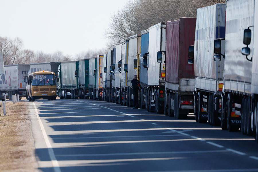 Производители продуктов питания просят Мишустина не закрывать европейским фурам въезд в РФ