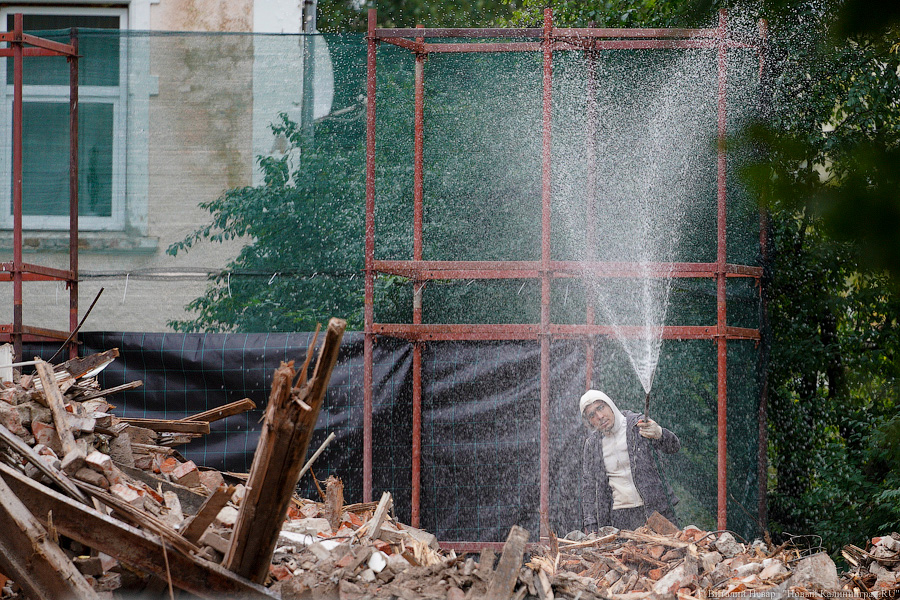 Разрушительный ремонт: в Зеленоградске сносят отель «Королева Луиза» (фото)