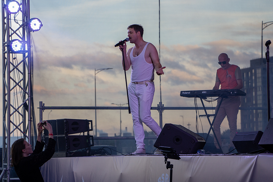 Марафон мировых хитов: в Калининграде прошёл рок-фестиваль с трибьют-шоу (фото)