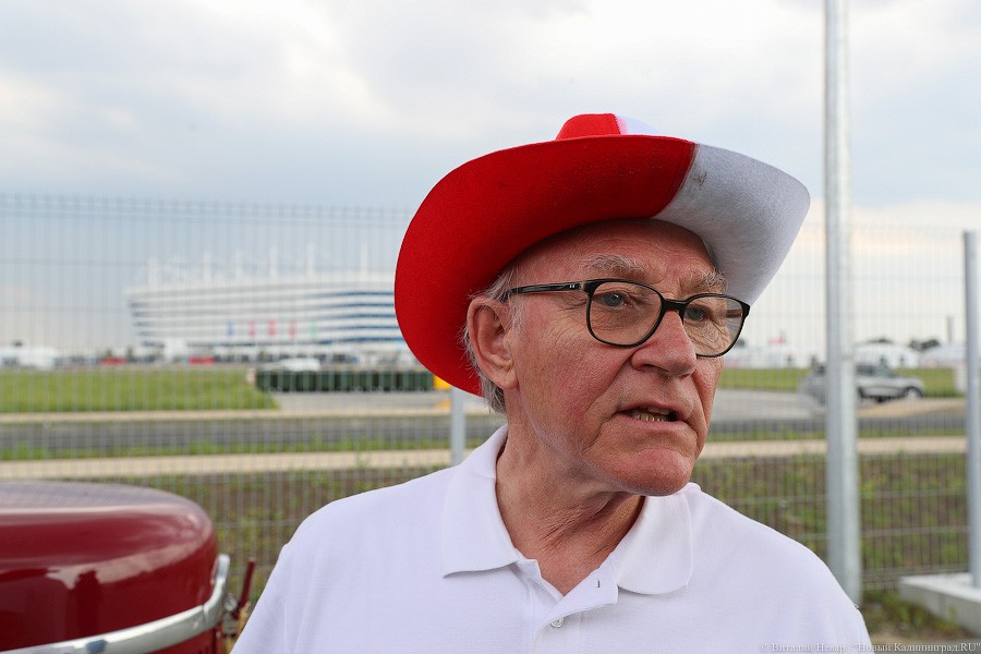 Zwei vodka!: интервью болельщиков, приехавших из Швейцарии на тракторе