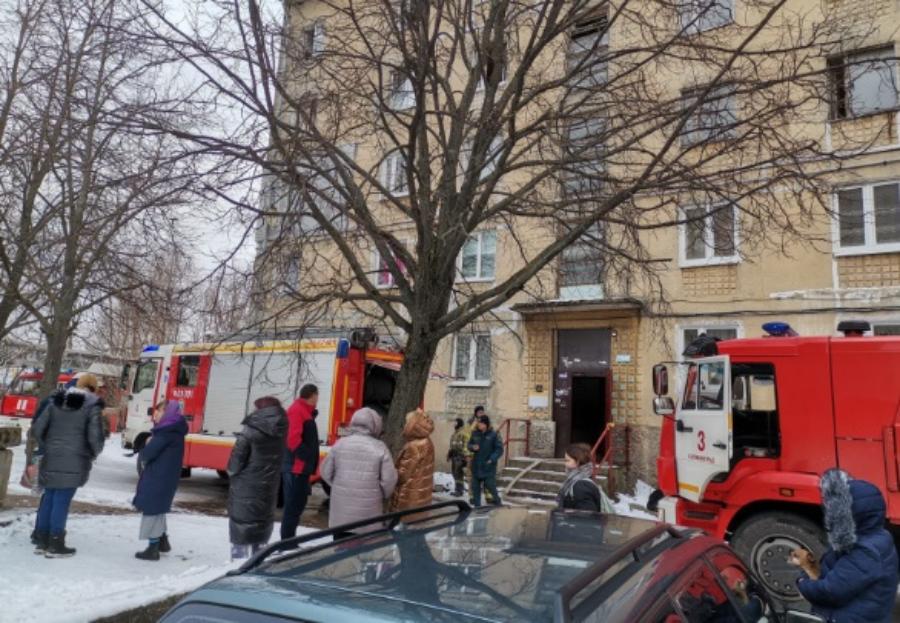 УМВД: многоэтажку на Нансена в Калининграде поджег иногородний из мести к возлюбленной (видео)