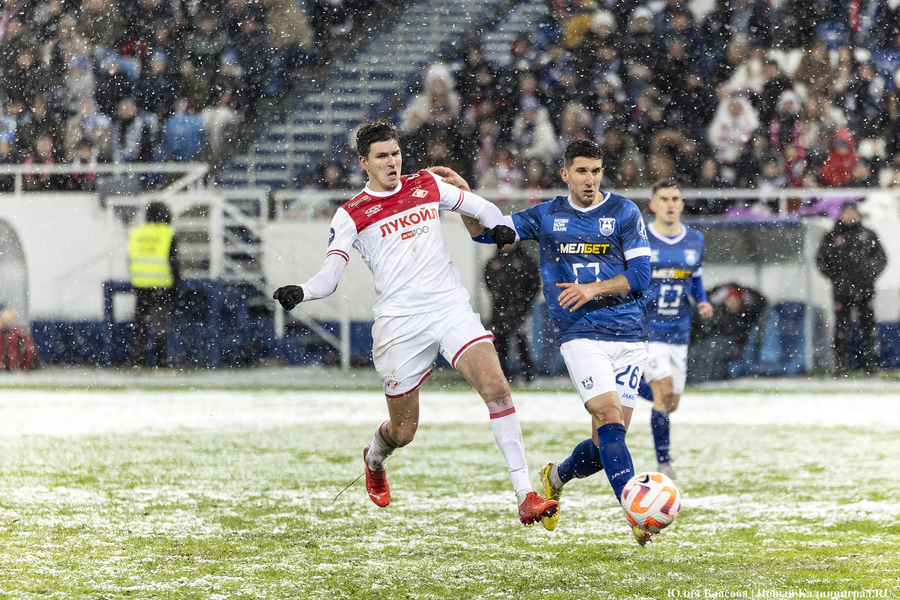 «Не футбол, а регби»: снежный матч «Балтика» — «Спартак» в фотографиях